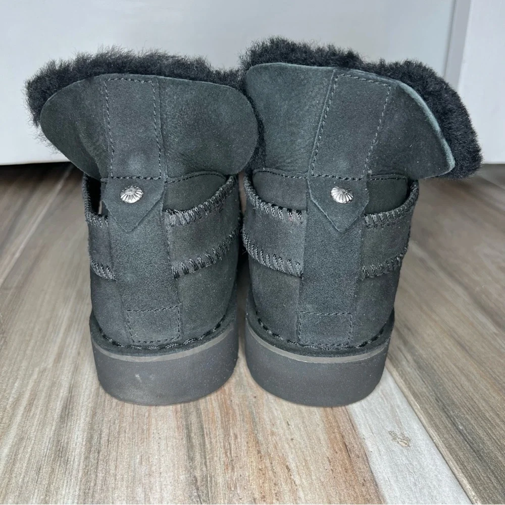 UGG McKay Women's Boots 10 Black Suede Sheepskin Pull-on Ankle Booties 1012358